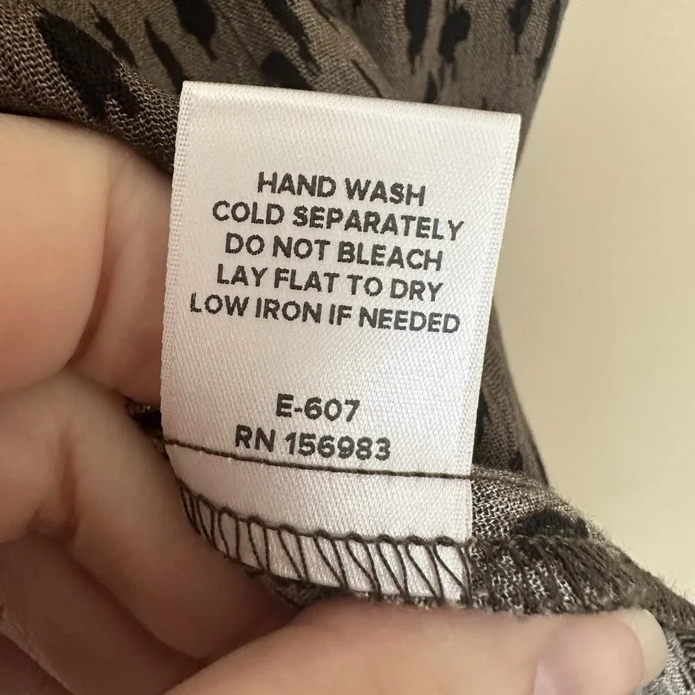 Olive Green Animal Print Flutter Sleeve V-neck Top Women L Feminine Date Night - Picture 7 of 7